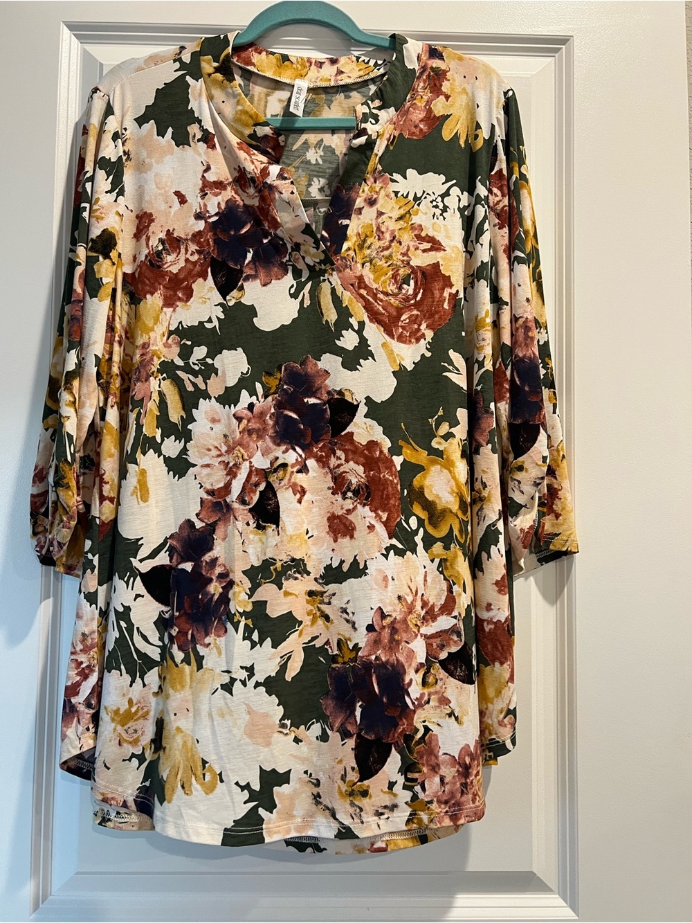Dear Scarlett Women’s Floral V-Neck Tunic Top - Green Multi